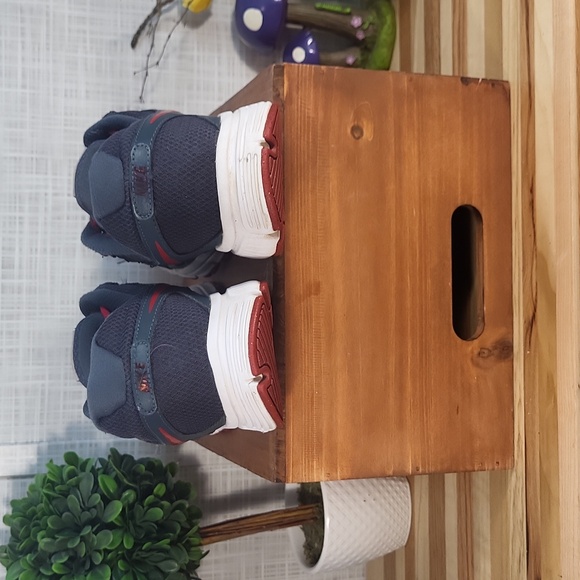 Nike Revolution 2, Red Gray, Trail Running shoe - Picture 3 of 6